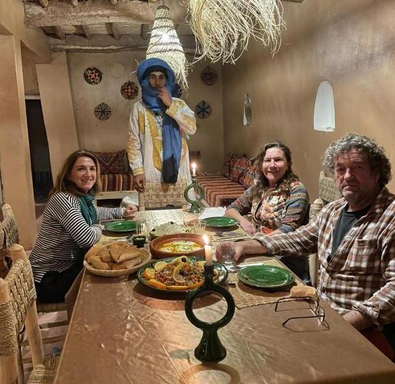 تختخواب و صبحانه Dar Nomads