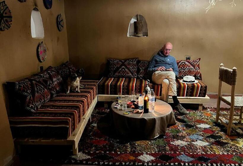 تختخواب و صبحانه Dar Nomads