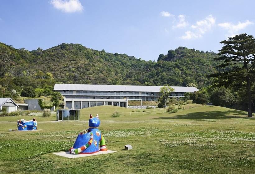 בית מלון כפרי Benesse House