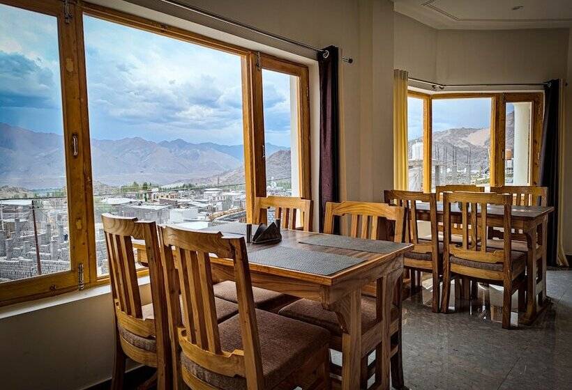 Hotel Hill Top Heaven