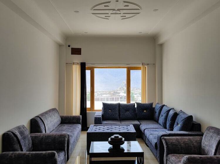 Hotel Hill Top Heaven