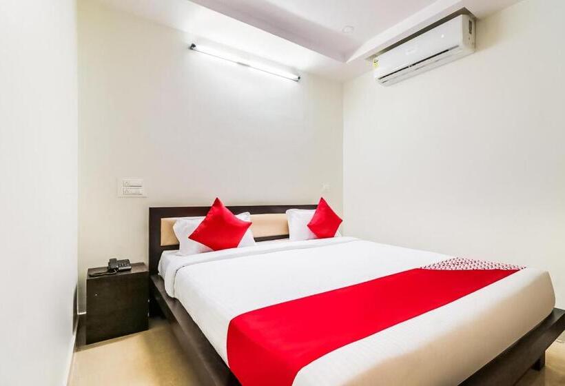 בית מלון כפרי Spot On Sk Grand