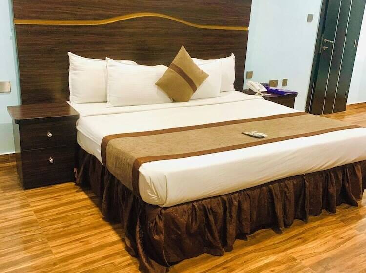 هتل Ughelli Wetland