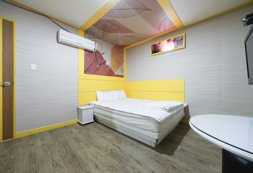 מוטל Pohang Songla Palace