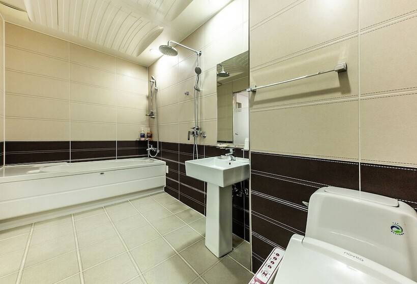 Motelli Yeosu Hotel Provence