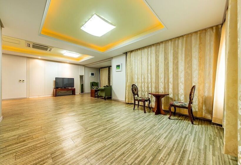 Motelli Yeosu Hotel Provence