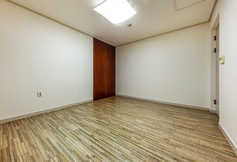 Motelli Yeosu Hotel Provence