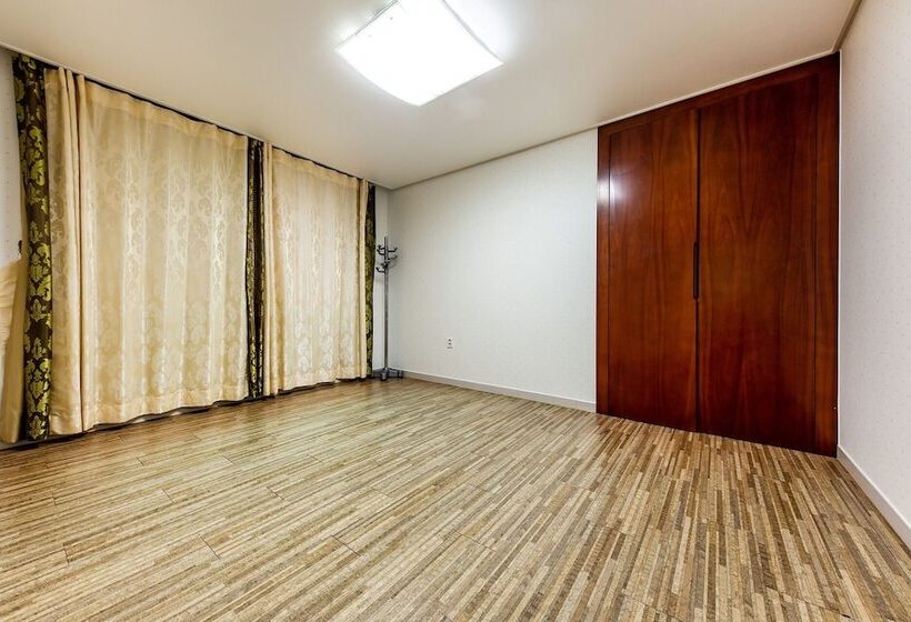 Motelli Yeosu Hotel Provence