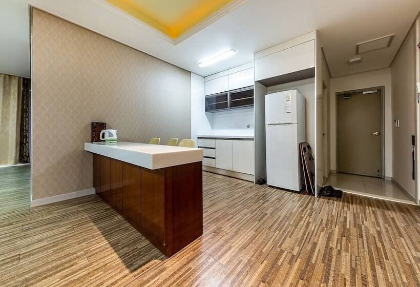 Motelli Yeosu Hotel Provence