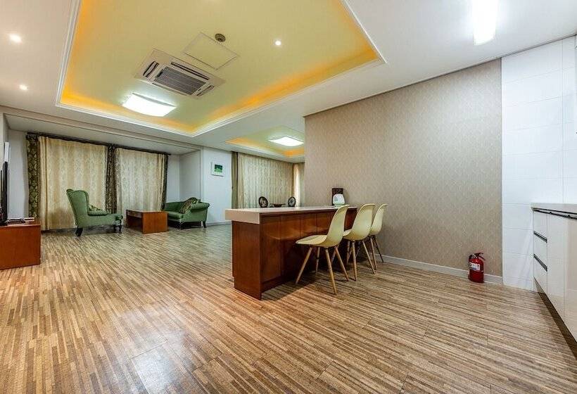 Motelli Yeosu Hotel Provence