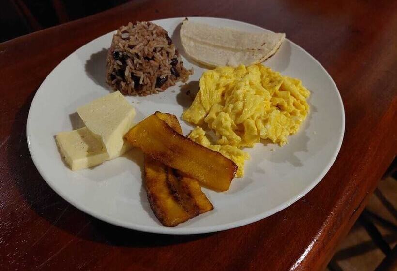 Общежитие Whale Tail