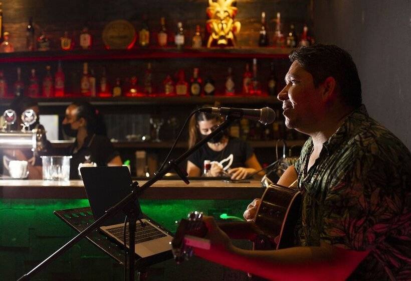 Общежитие Whale Tail