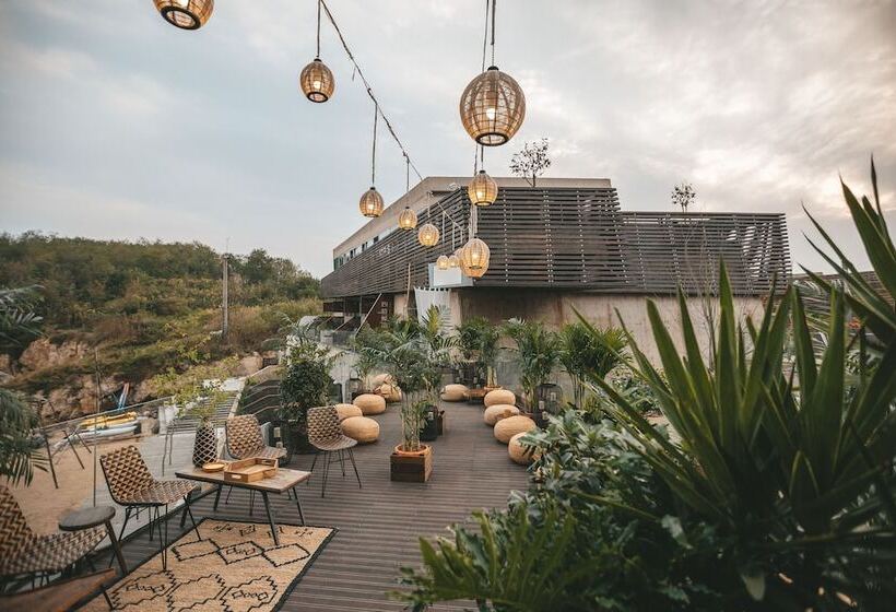 Dalian Sishi Jingyu Beach Resort