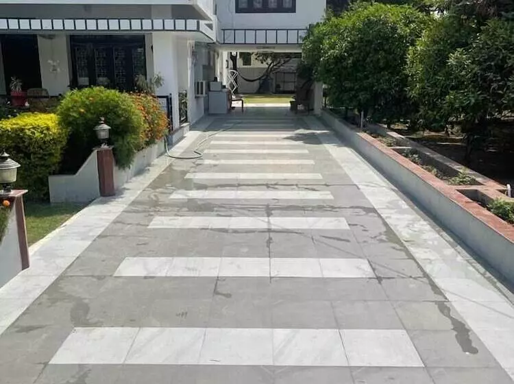 ホテル Dhairya Villa Home Away From Home