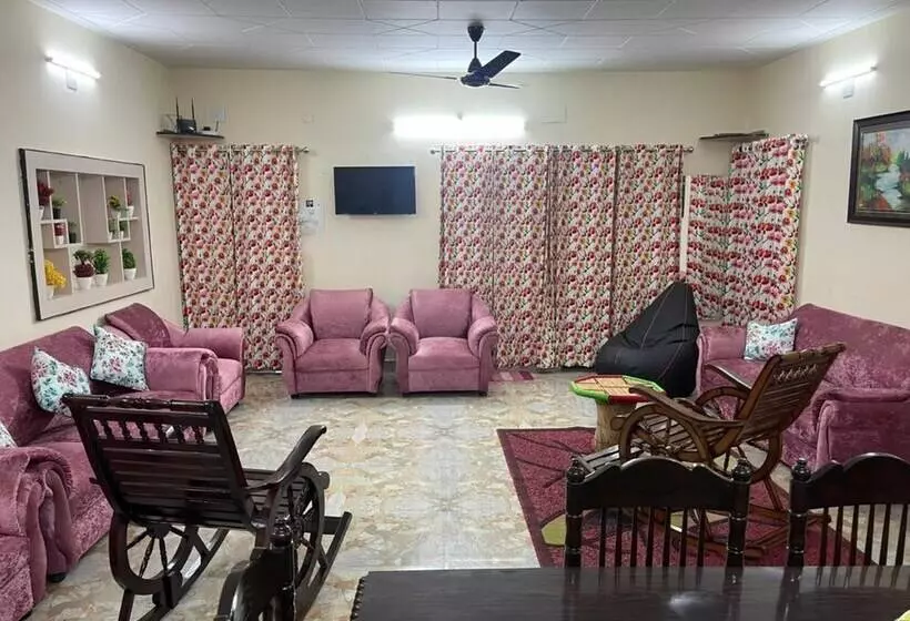 ホテル Dhairya Villa Home Away From Home