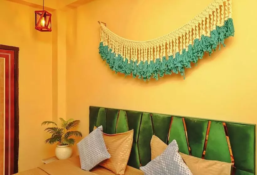 Hotelli Roomshala 061 Nk Residency