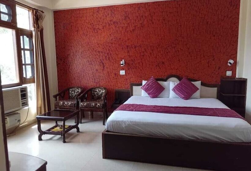 Hotel The Mahesh Regency