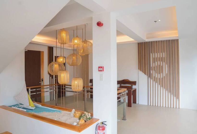 בית מלון כפרי The Paragon Boracay Suites