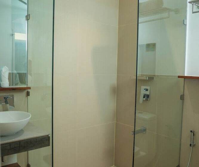 בית מלון כפרי The Paragon Boracay Suites