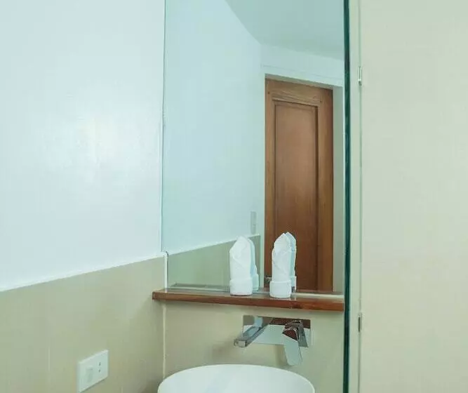 ホテル The Paragon Boracay Suites