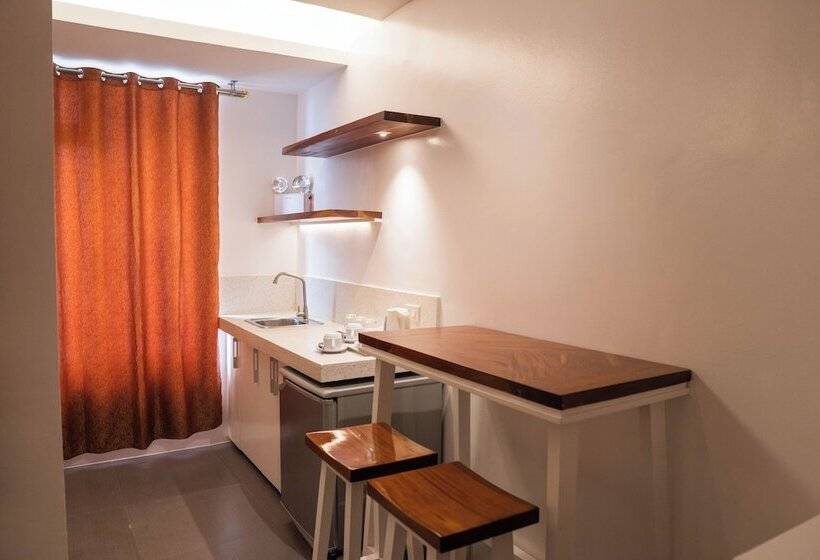 בית מלון כפרי The Paragon Boracay Suites