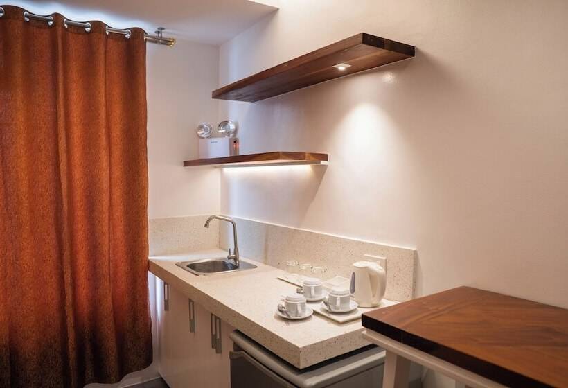 בית מלון כפרי The Paragon Boracay Suites