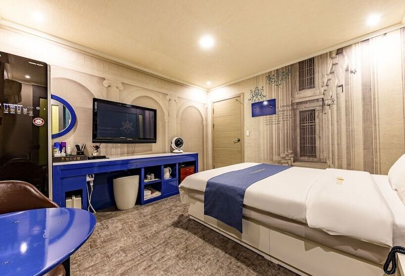 מוטל Gwangju Geumho World