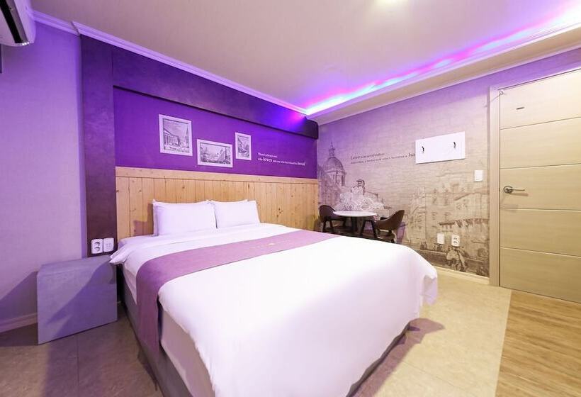 מוטל Gwangju Geumho World