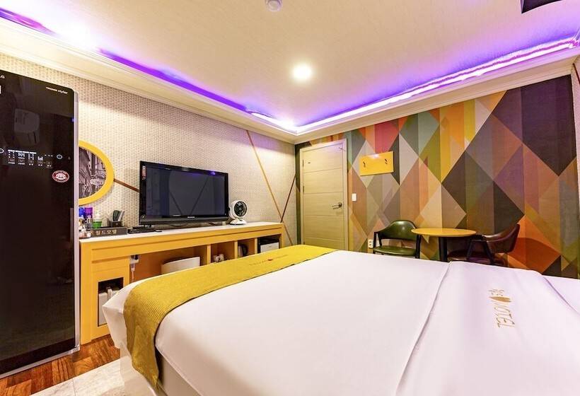 מוטל Gwangju Geumho World