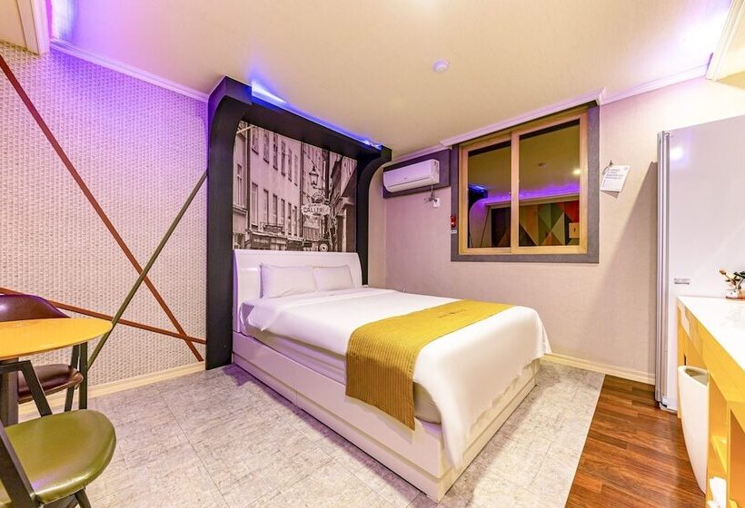 מוטל Gwangju Geumho World