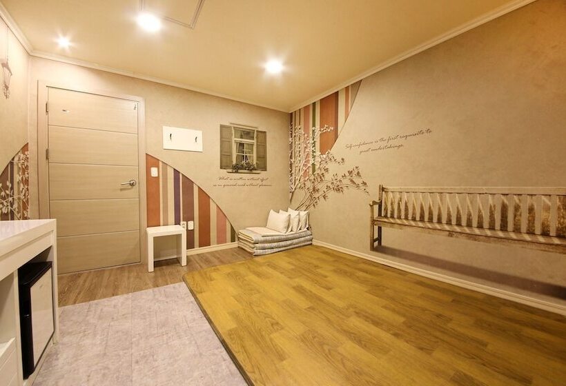 מוטל Gwangju Geumho World