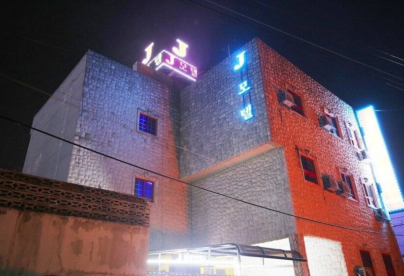 Motel Jecheon J