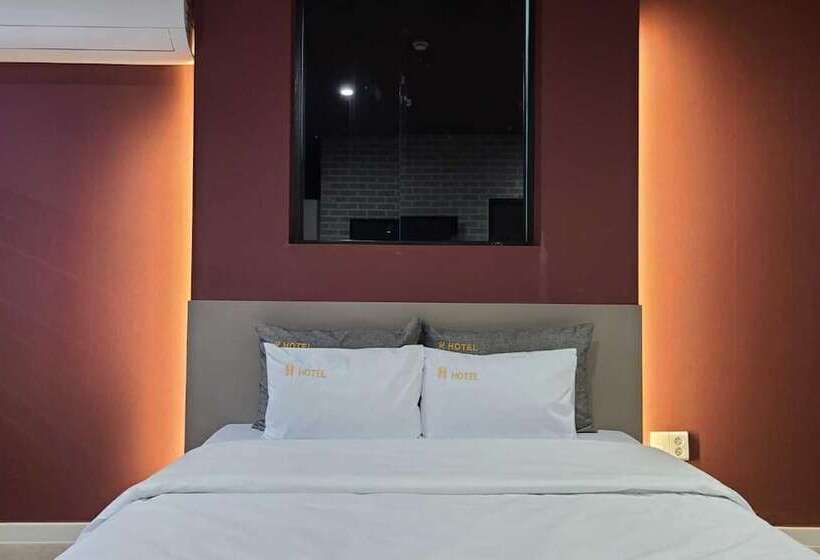 فندق على الطريق Jeongeup H