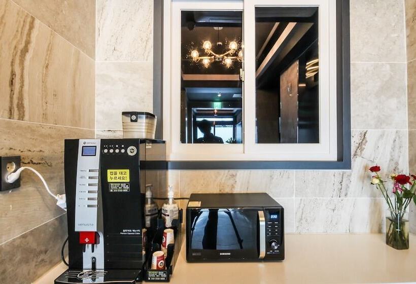 Motelli Jinju Hotel Hot