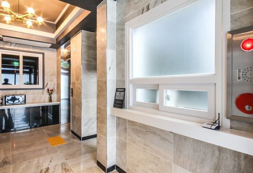 Motelli Jinju Hotel Hot