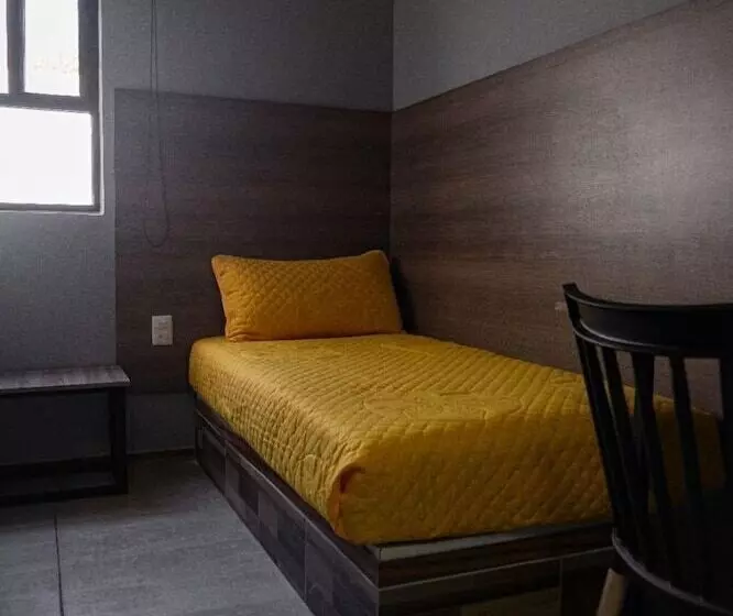 Check Inn Hostal Aeropuerto Gdl   Hostel