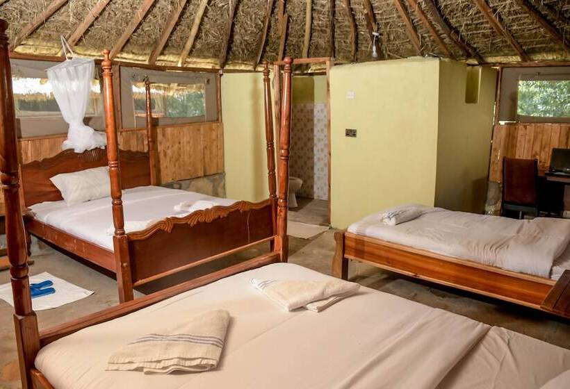 هتل Giraffe Hills Mara Camp