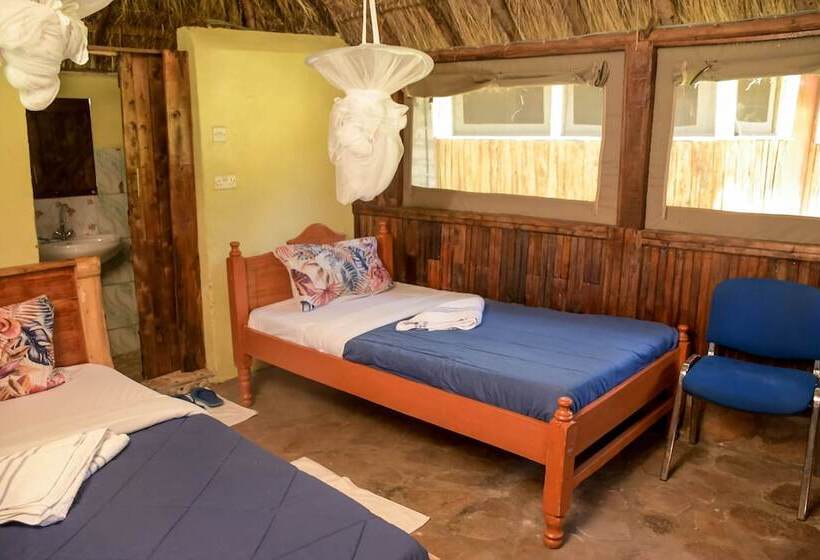 هتل Giraffe Hills Mara Camp