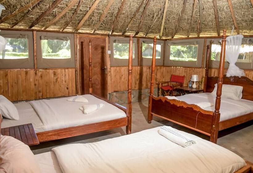 هتل Giraffe Hills Mara Camp
