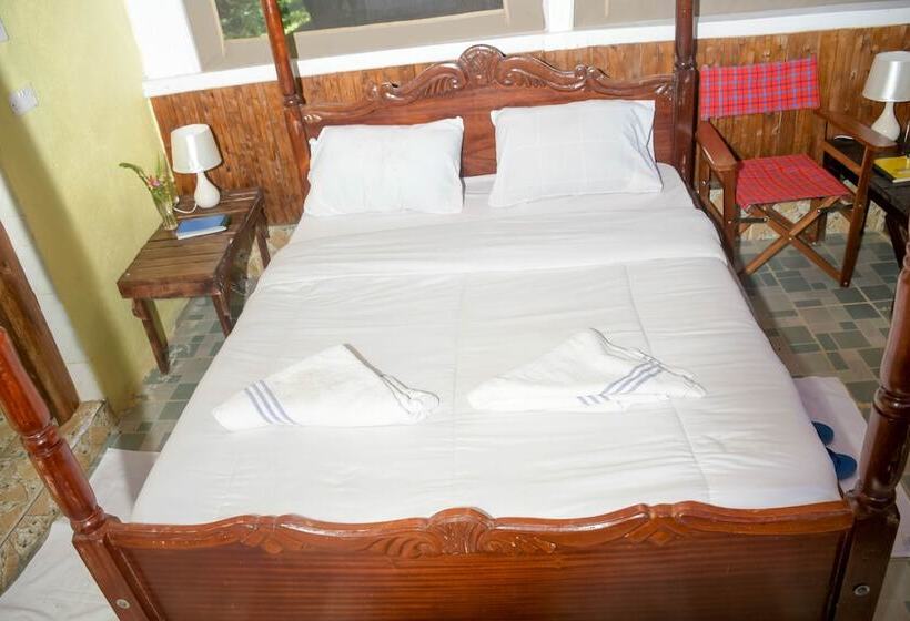 هتل Giraffe Hills Mara Camp