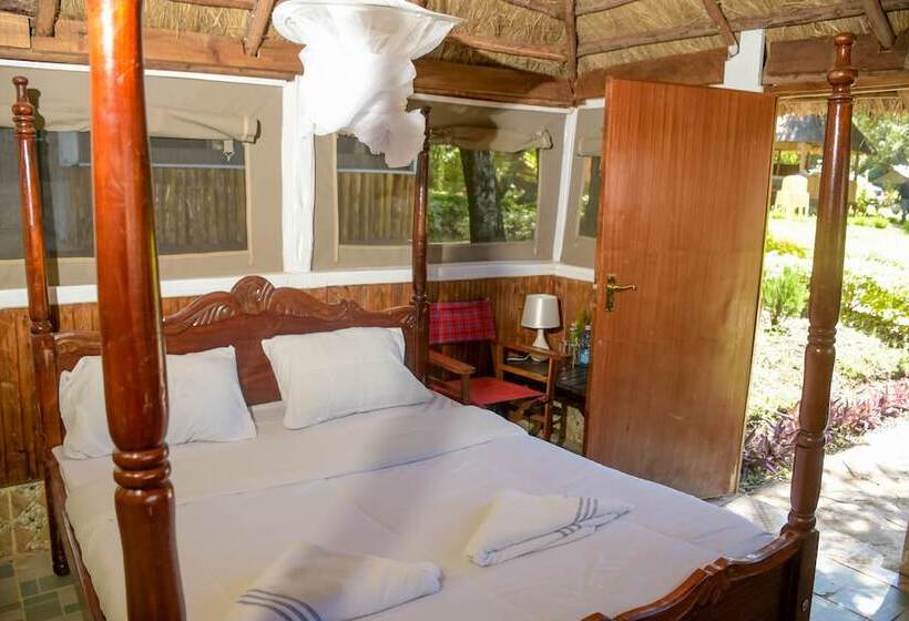 هتل Giraffe Hills Mara Camp