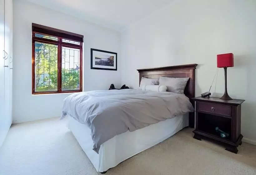 Hotelli Roomshala 108 Golden Stays