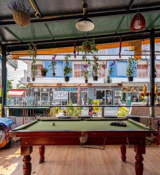 فندق Santi White House Patong