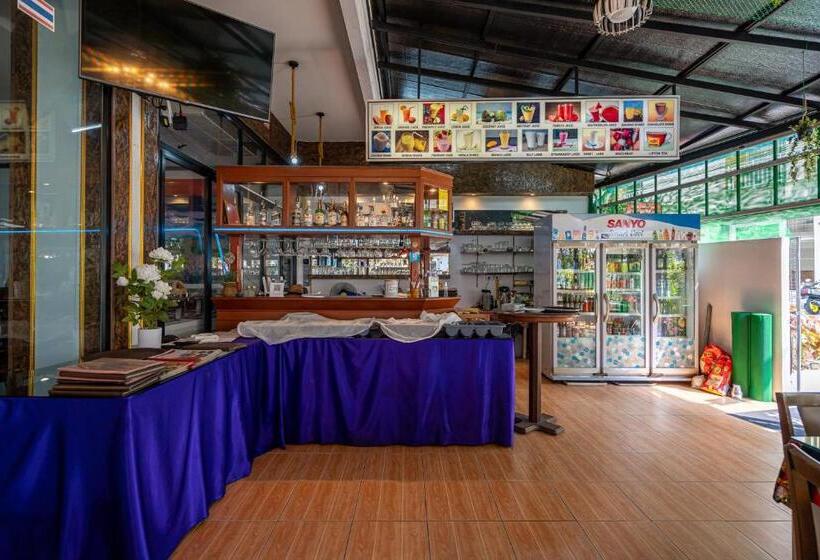 فندق Santi White House Patong