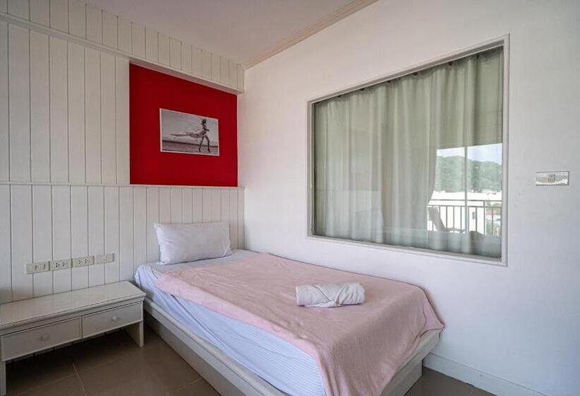 فندق Santi White House Patong