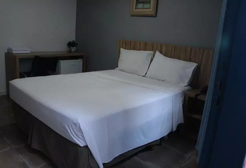 Cr Hotel Bueno