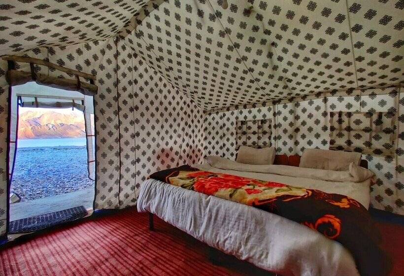 Hôtel World Attic Camp