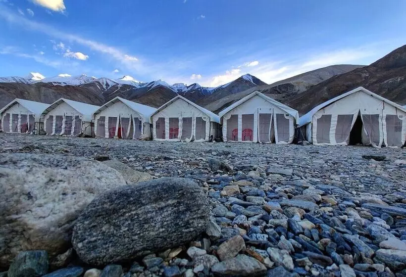 Hotelli World Attic Camp