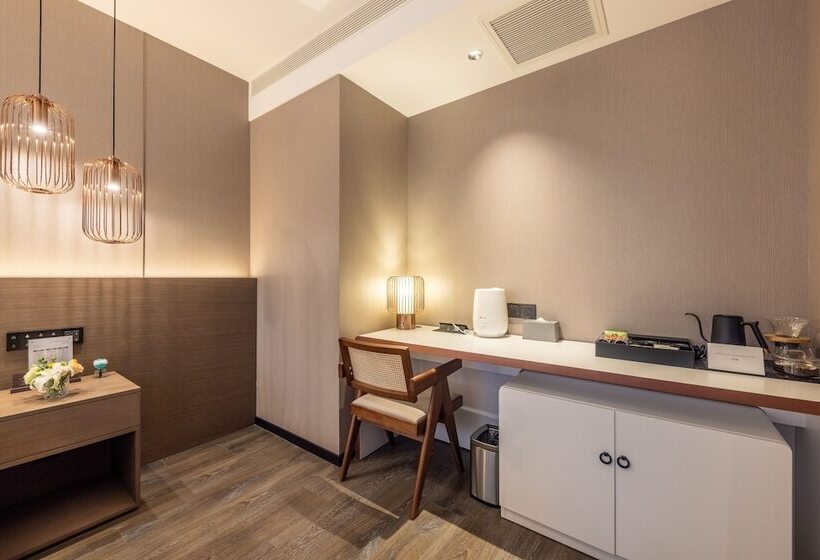 Hotel Xi  An Orange Crystal