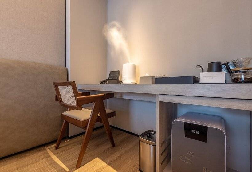 Hotel Xi  An Orange Crystal